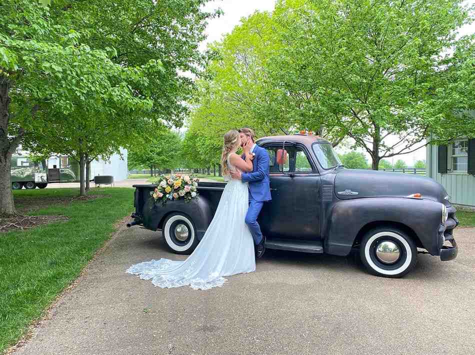 HF-BrideGroomTruck